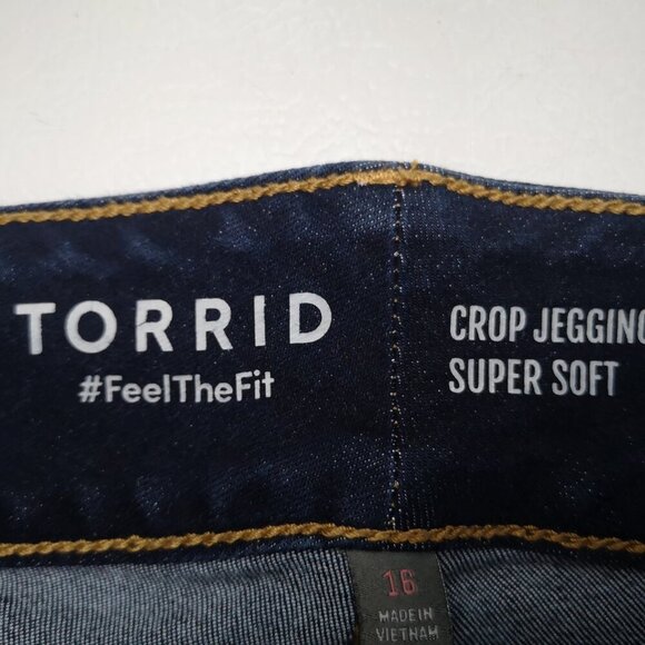Torrid #feel the fit Ladies Size 16 Super Soft Dark Wash Crop Jeggings - Picture 3 of 13